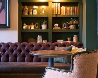 The White Horse - Dorking - Lounge