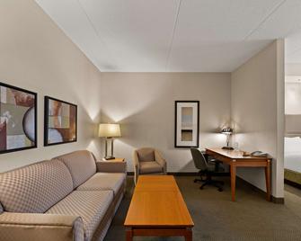 Best Western Plus Orangeville Inn & Suites - Orangeville - Living room