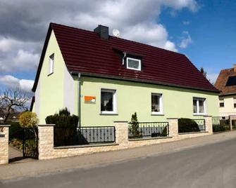 Private landlord Kölzow - Holiday apartment - Sangerhausen - Gebäude