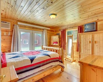 Wraparound Deck + Bbq: Pet-Friendly Deadwood Cabin - Deadwood - Bedroom