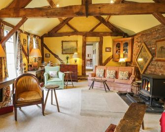 Dolgenau Hir - The Barn, Pet Friendly, With Open Fire In Trefeglwys - Llanidloes - Living room