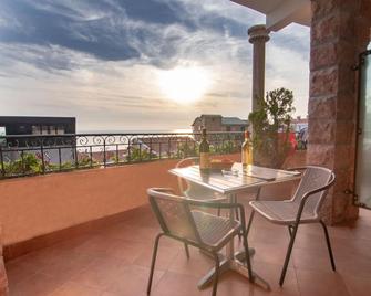 Levantin Inn 1,3 Room N8 Sea Side - Sveti Stefan - Balcón