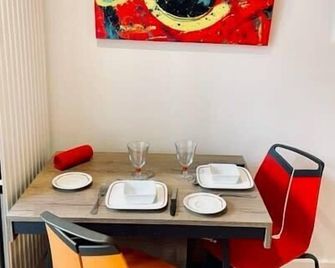 Ben Nevis charming studio in the heart of the lively life of the Pré Carré - Annecy - Dining room