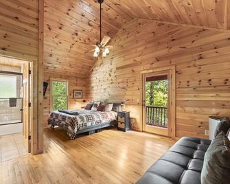 Deluxe Cabin For Groups Near Helen w Hot Tub - Cornelia