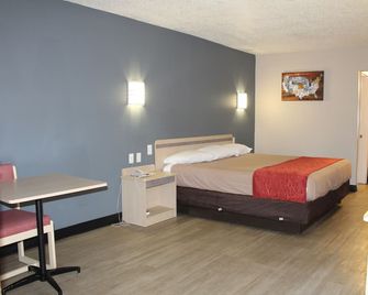 Econo Lodge Paducah West I-24 - פדוקה - חדר שינה