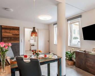 Bright apartment in a district of Ilmenau - Stützerbach - Comedor