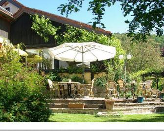 Hotel 'Die Kupferpfanne' - Donaustauf - Innenhof