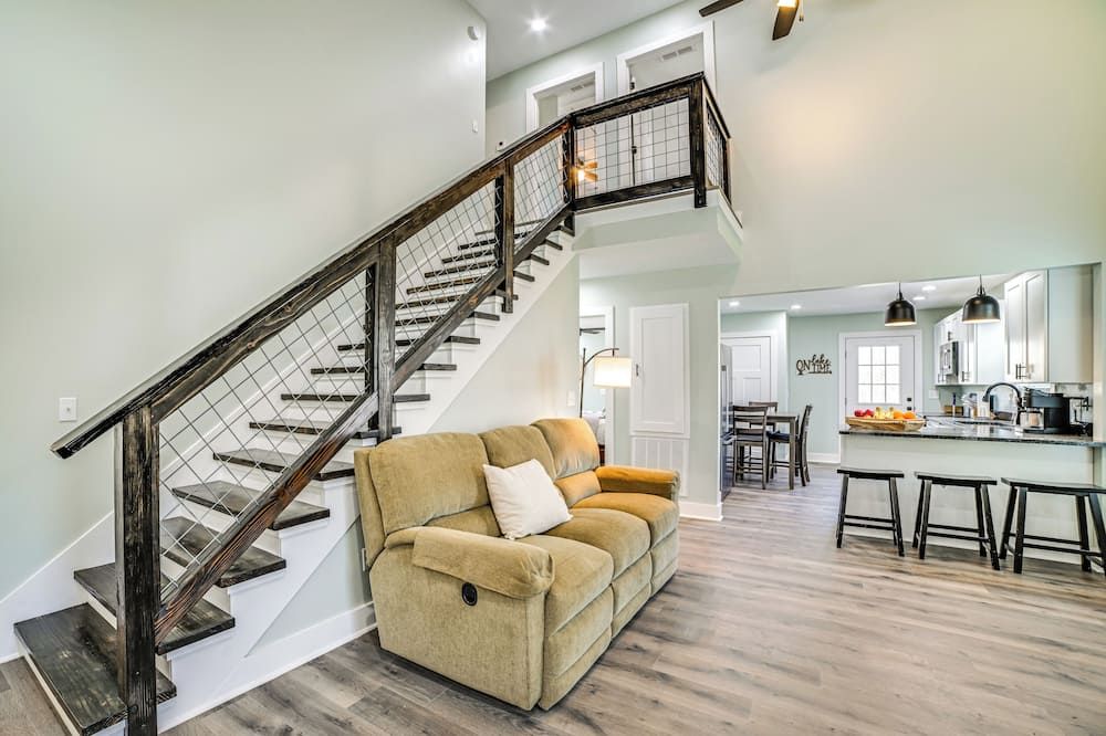 4 Mi to Lake Barkley: Pet-friendly Home w/ Hot Tub - Cadiz - Вітальня