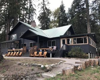 Big Family Cabin on the River's Edge - Leavenworth - Edificio