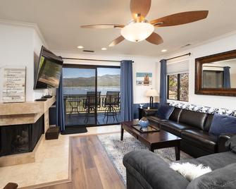 Big Bear Lakefront Condo- Walk To Villag - Big Bear Lake - Stue