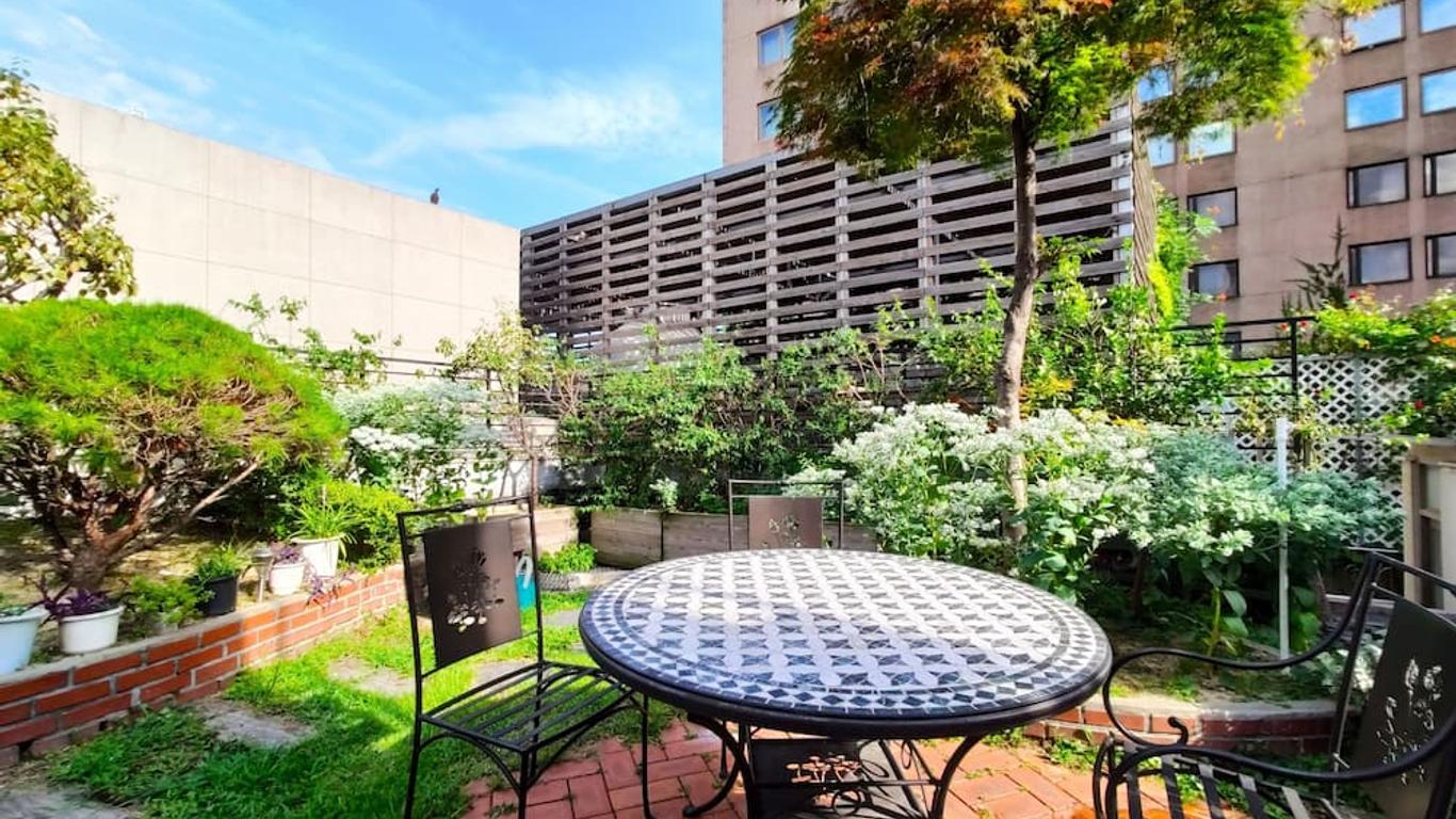 ナナ レジデンス