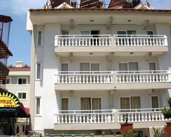 Sunrise Apartments - مارماريس - مبنى