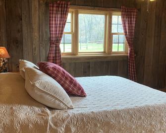 Discounted Rates/Whispering Pines/Farm Setting/Catch and Release Pond - Terra Alta - Bedroom