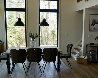 Deer Lake Onyx - Modern Waterfront Cottage - Sundridge - Restaurante