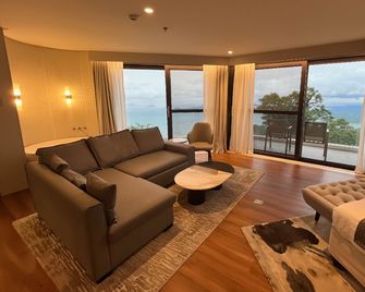 The Lake Hotel Tagaytay - Tagaytay - Stue