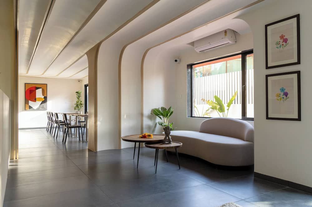Saavi Suites - Daman - Obývací pokoj