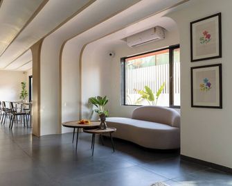 Saavi Suites - Daman - Obývací pokoj