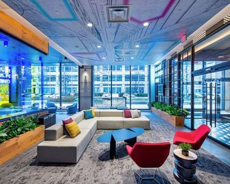 Landing | Chic 2bd, Gym, Game Room - Arlington - Recepción