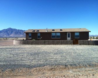 Comfortable Cabin Rental Perfect for Stargazing in Rodeo, New Mexico - Rodeo - Edificio