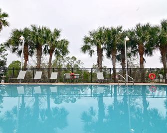 Holiday Inn Express & Suites Palm Coast - I-95 By IHG - Palm Coast - Piscina