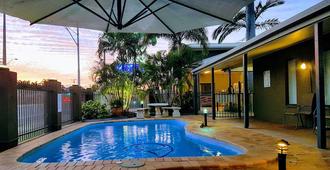 羅克漢普頓棕櫚汽車旅館 - 洛坎普頓 - 洛克翰姆敦 - 游泳池