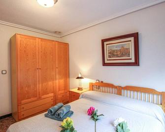 2 Bedroom Cozy Apartment In Santa Pola - Santa Pola - Habitación