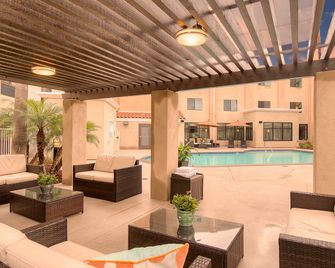 Holiday Inn Express & Suites Carlsbad Beach By IHG - Carlsbad - Uima-allas
