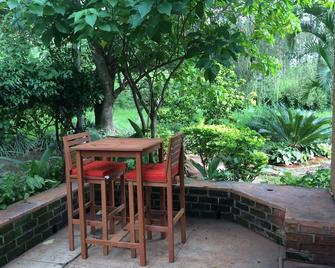 Baobab Backpackers Lodge - Blantyre - Patio