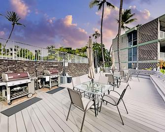 Island getaway with heated pool - walk to dining - Hōlualoa - Patio