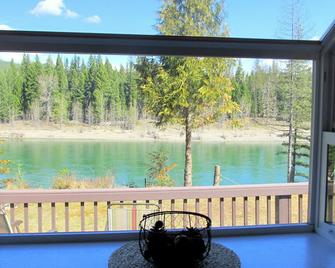 Glacier Riverside Lodge- Only 10 min to Glacier Park! - Hungry Horse - Balcony
