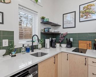 The Acorn - Tiny House In Historic Oakwood - 羅利 - 廚房