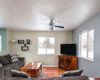 Life is Better by the Water at Slayton Shores - Belding - Sala de estar