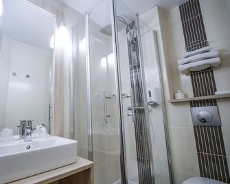 Hôtel Inn Design & Restaurant Montargis - Villemandeur - Bathroom