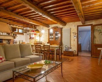 Holiday Home Villa Rosa by Interhome - Cecina - Wohnzimmer