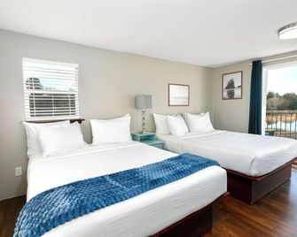 Cottage with Sun Deck | Private Deck | Hot Tub - Grayland - Bedroom