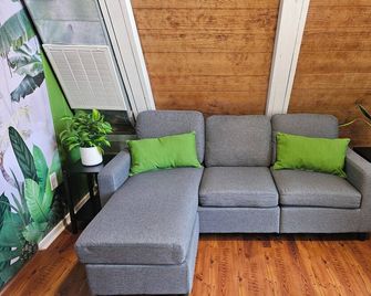Berkeley Springs Jungle Lodge - Berkeley Springs - Wohnzimmer