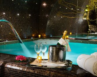 Hotel Da Vinci - Paris - Svømmebasseng
