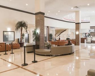 Beachfront Escape! Beach Access, Fitness Center Pool - Sunny Isles Beach - Lobby