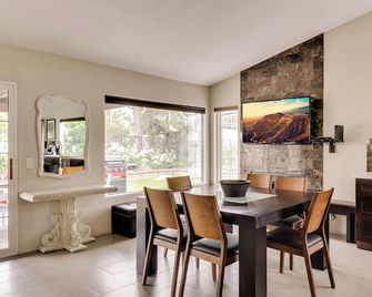 Perfect Place to Call Home - Stevenson Ranch - Essbereich