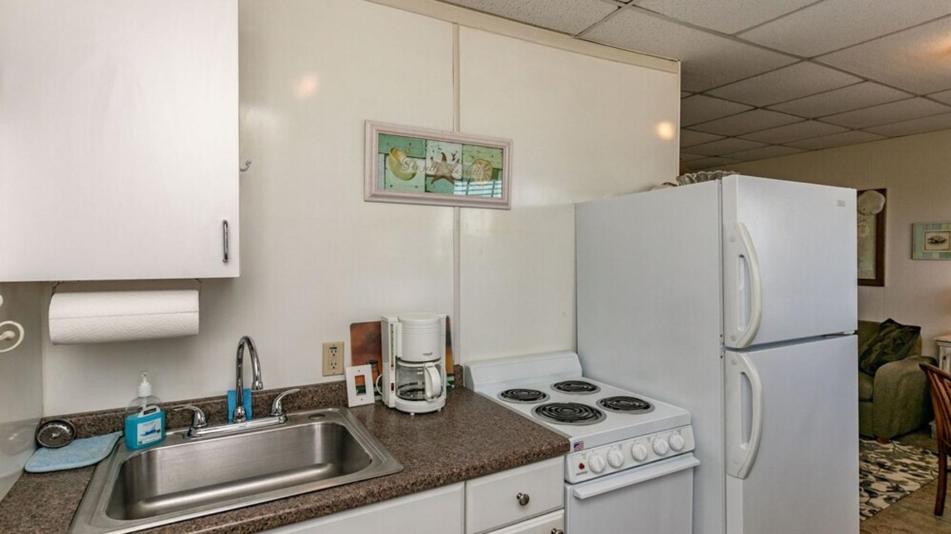 Buried Treasure Studio Bedroom Condo by RedAwning