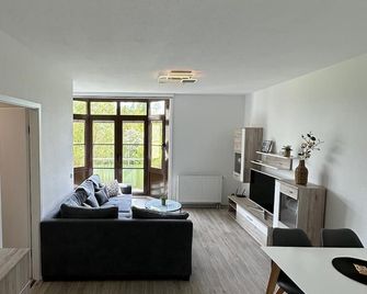 Ferienwohnung in Gera Lisa, Sehr Ruhige - Gera - Wohnzimmer