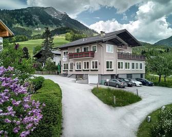 Hotel Kerschbaumer - Rußbach am Pass Gschütt - Building