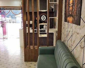 Shaan-E-Punjab Nirsa - Dhanbād - Living room
