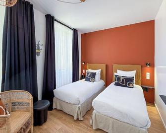Hôtel du Commerce - Cluny - Bedroom