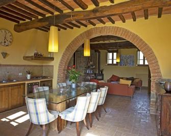 Beautiful, relaxing and well located for Siena, Florence and Arezzo - Pergine Valdarno - Comedor