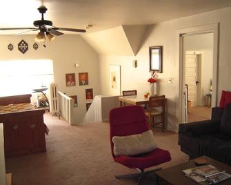Cozy Northside Apt near Transp, Loyola&NW, Beach, Sep Entrance&Free Street Park - Chicago