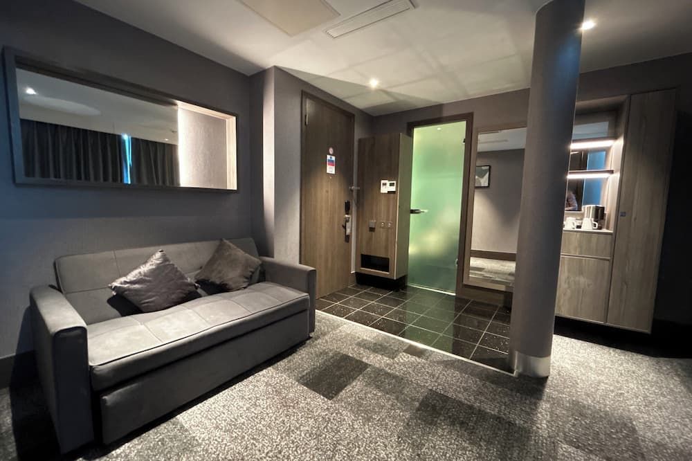 كراون بلازا ي ان ن، - كينجزطونا باي آيتش جي