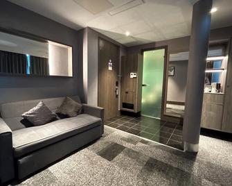 Crowne Plaza London - Kingston By IHG - Surbiton - Living room