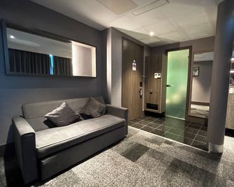 Crowne Plaza London - Kingston by IHG - Surbiton - Living room