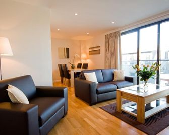 Liberty Wharf Apartments - Saint Helier - Living room